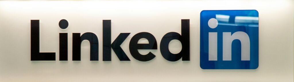 Mastering the LinkedIn Algorithm in 2024: Essential Tips for Digital Marketers 1 Image with Linkedin logo